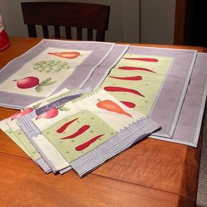Set of 4 cloth placemats and 4 napkins to match. Cute vegetable print